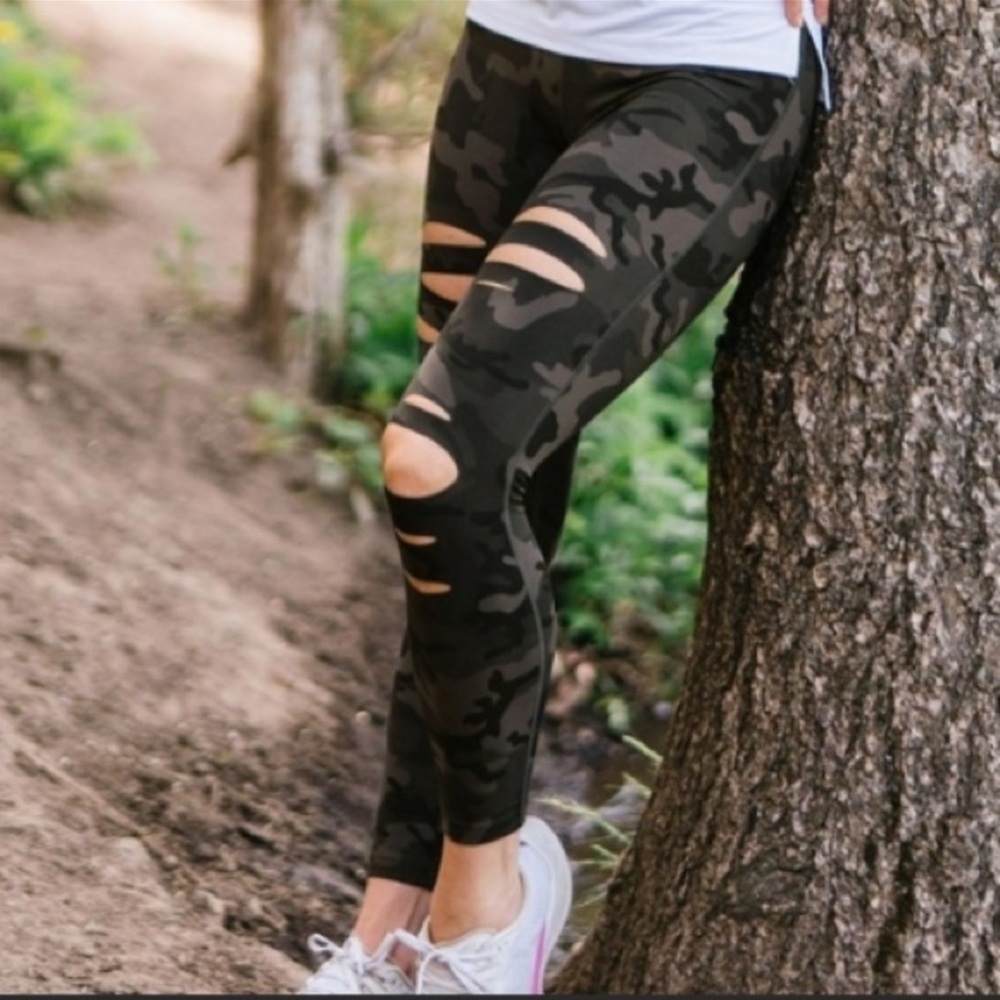 Forest Camo Slashed Luxe Hi-Rise 7/8 24” (8-10) NWT